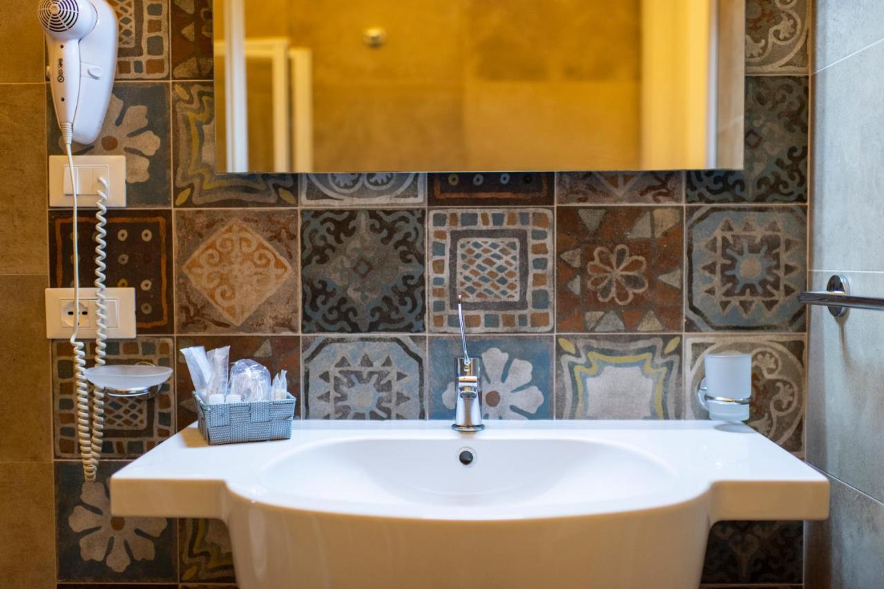 La Nicchia Hotel ซานวิโต โลคาโป ภายนอก รูปภาพ